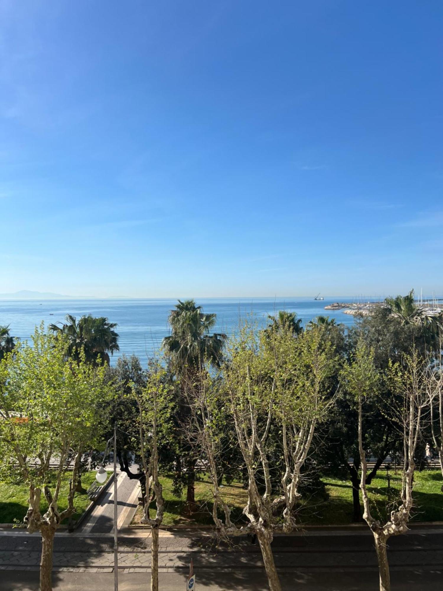 Blue Sea View Apartment Салерно Экстерьер фото