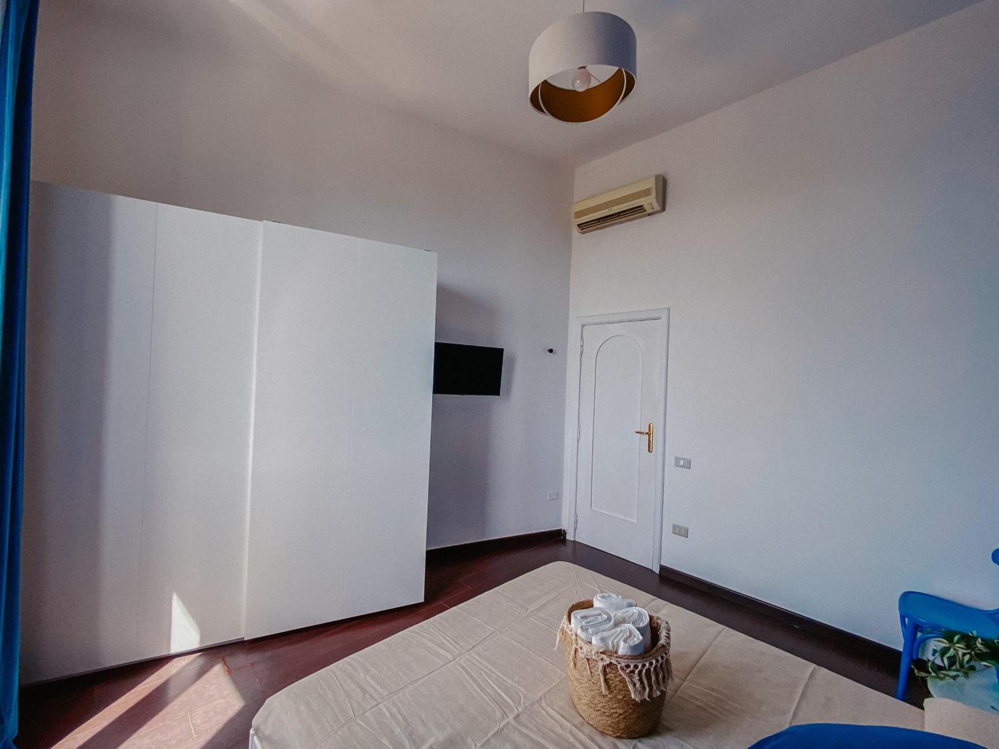Blue Sea View Apartment Салерно Экстерьер фото