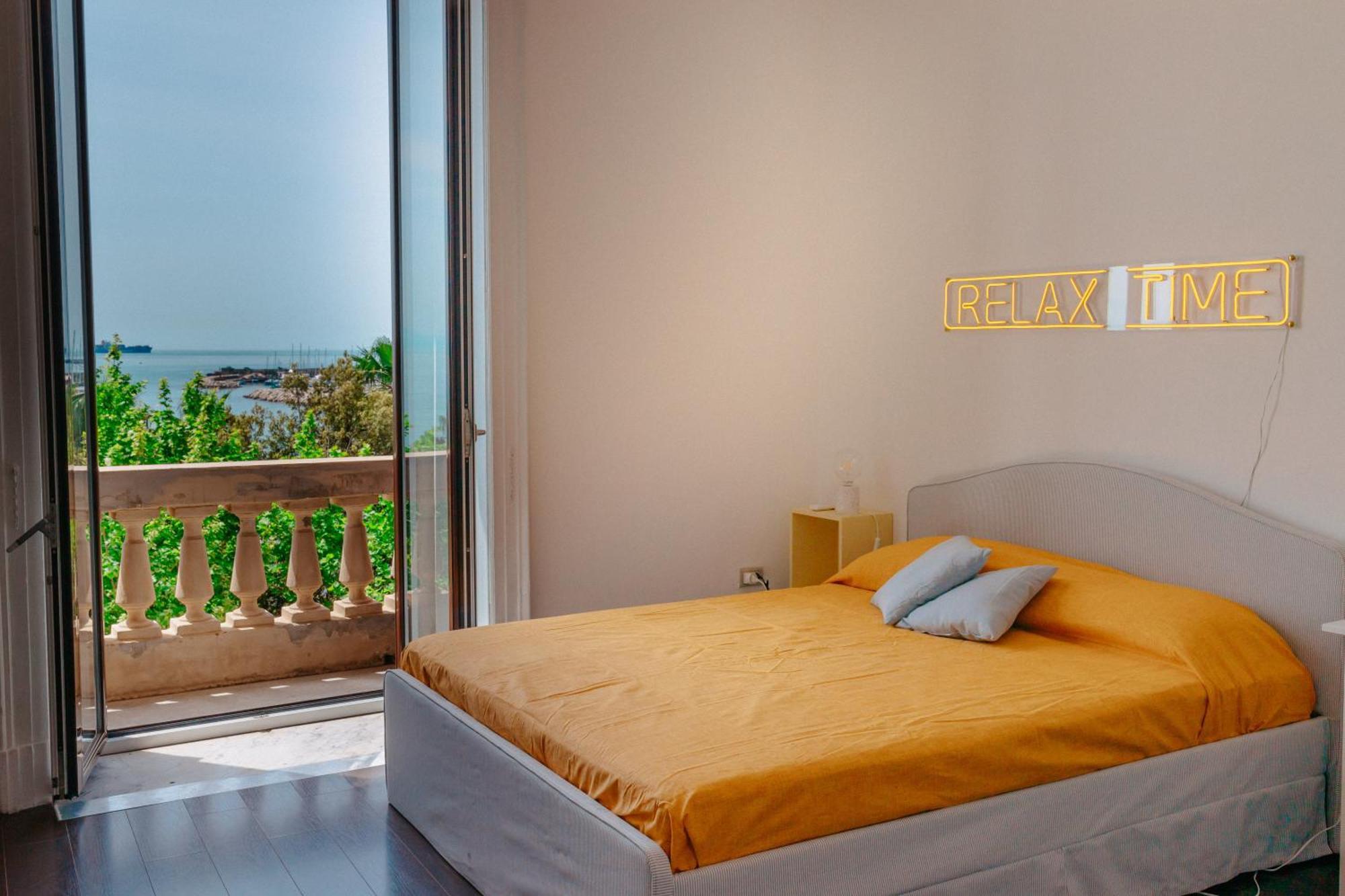 Blue Sea View Apartment Салерно Экстерьер фото